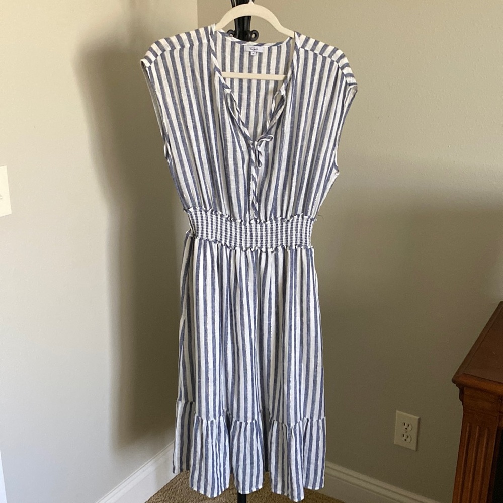 Flirty linen dress from Rails.